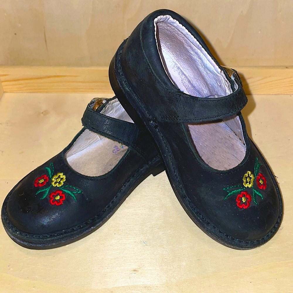 De Osu toddler black MARY JANES WITH FLOWER EMBROIDERY sz 22